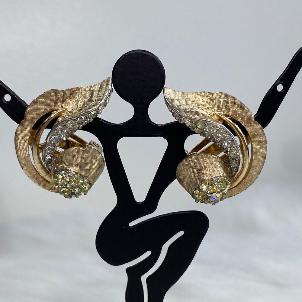 Vintage Boucher Clear Rhinestone Swirl Clip Earrings Gold Tone Textured